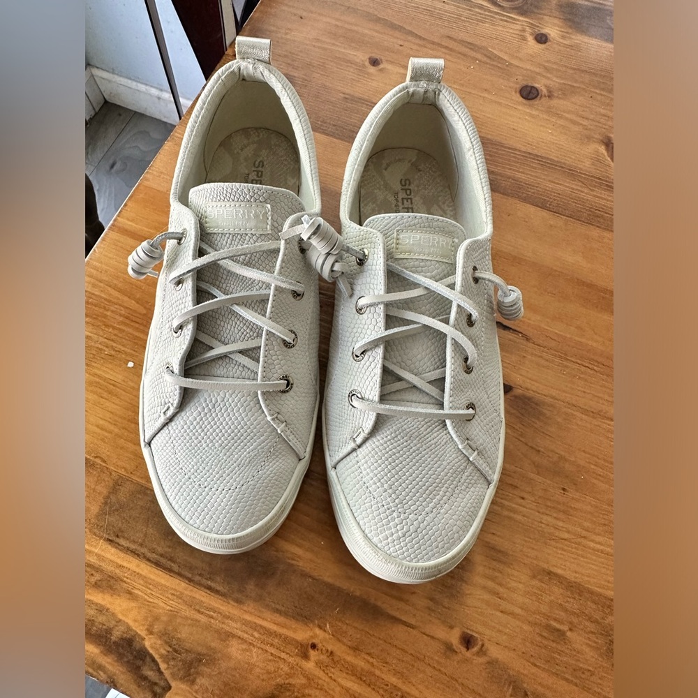 Women’s Sperry Shoes… Only been worn a few times, and in great condition! Size 9